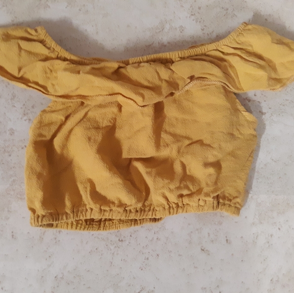 Crop top with distressed jeans - Picture 4 of 6